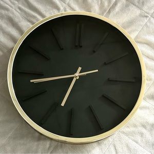 Structube gold and black clock